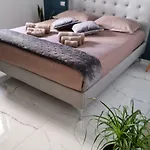Luxury House לינה וארוחת בוקר בארי