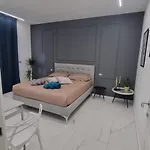 לינה וארוחת בוקר Luxury House 3*