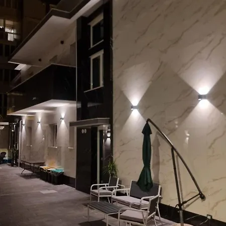 Luxury House Барі