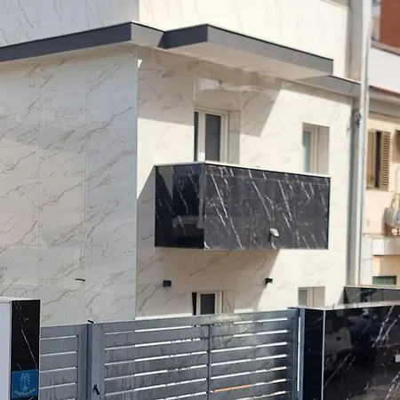 Luxury House לינה וארוחת בוקר